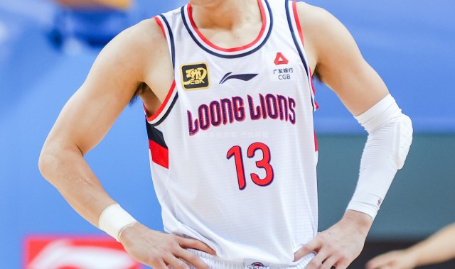 开云-媒体人：郭艾伦命途多舛 很多球迷希望他在某个时间节点叶落归根