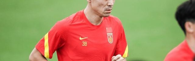 开云官网-​郑铮：踢什么位置服从教练安排 全力保留出线悬念